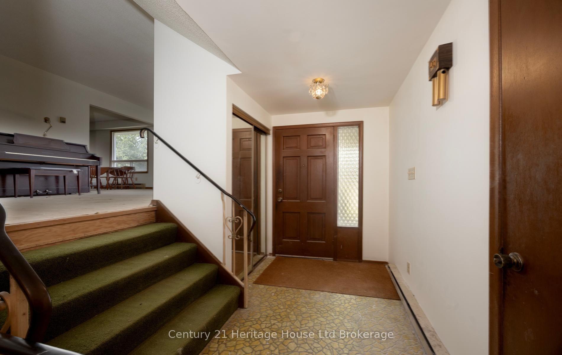Photo 6 of 111 Briarhill Drive, Stratford — HOMEH