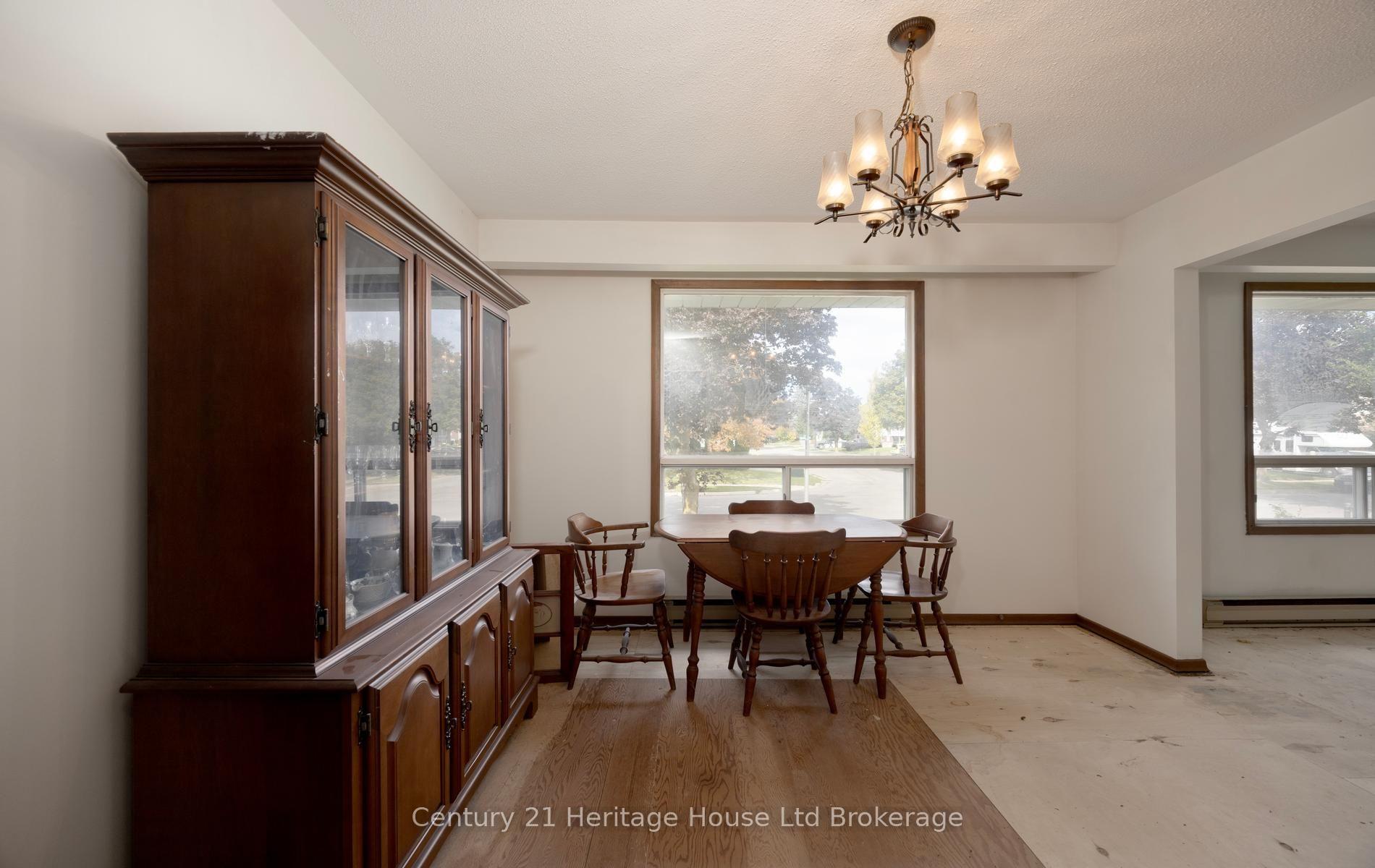 Photo 11 of 111 Briarhill Drive, Stratford — HOMEH