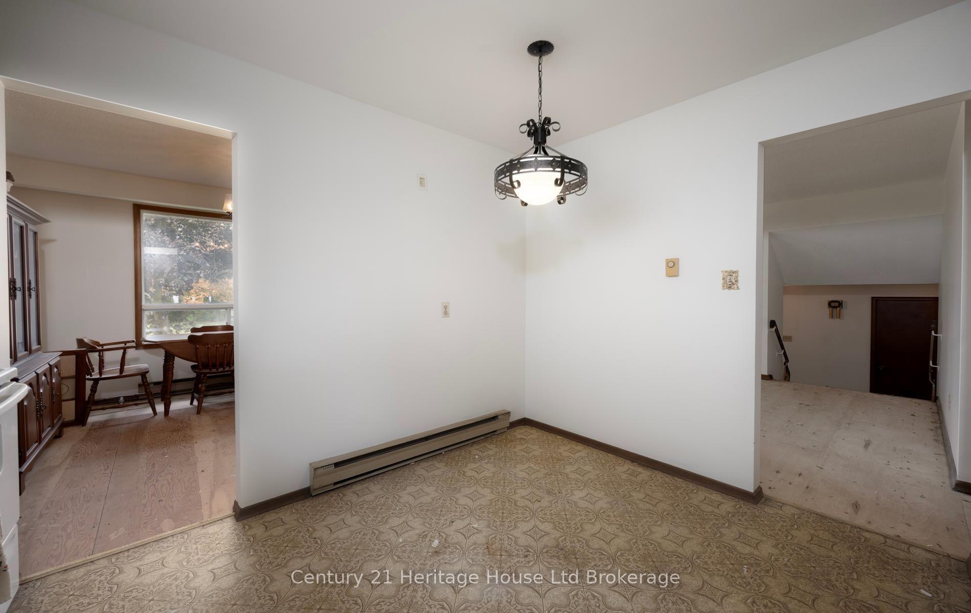 Photo 10 of 111 Briarhill Drive, Stratford — HOMEH