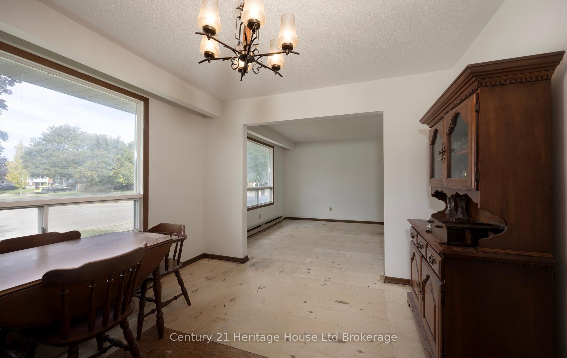Photo 12 of 111 Briarhill Drive, Stratford — HOMEH