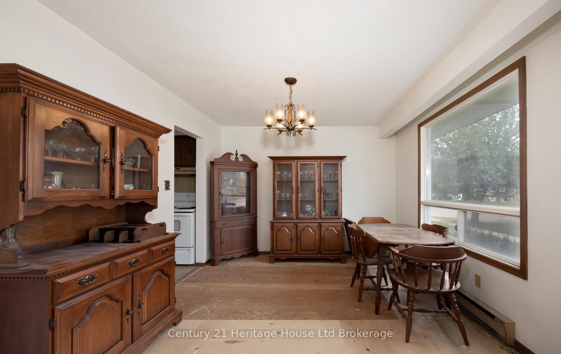 Photo 13 of 111 Briarhill Drive, Stratford — HOMEH