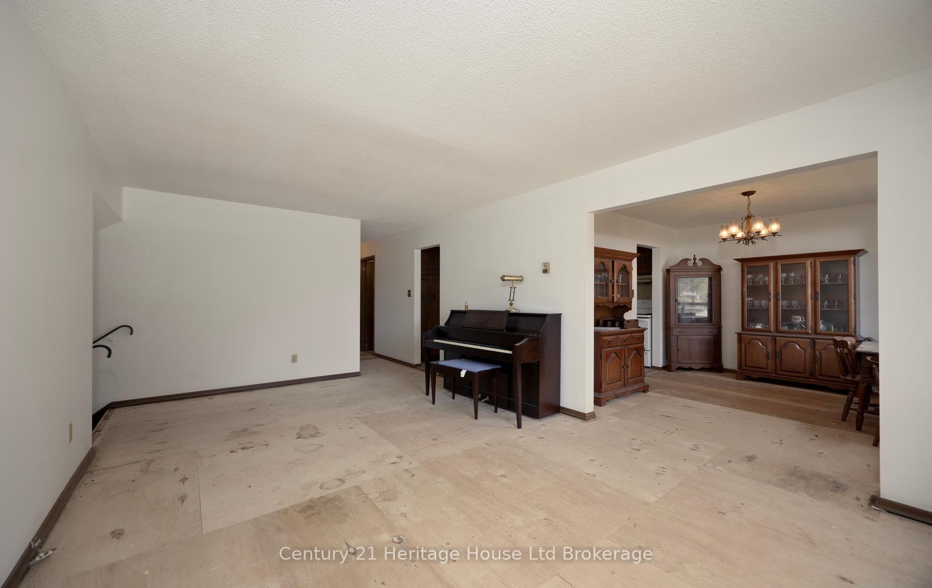 Photo 17 of 111 Briarhill Drive, Stratford — HOMEH