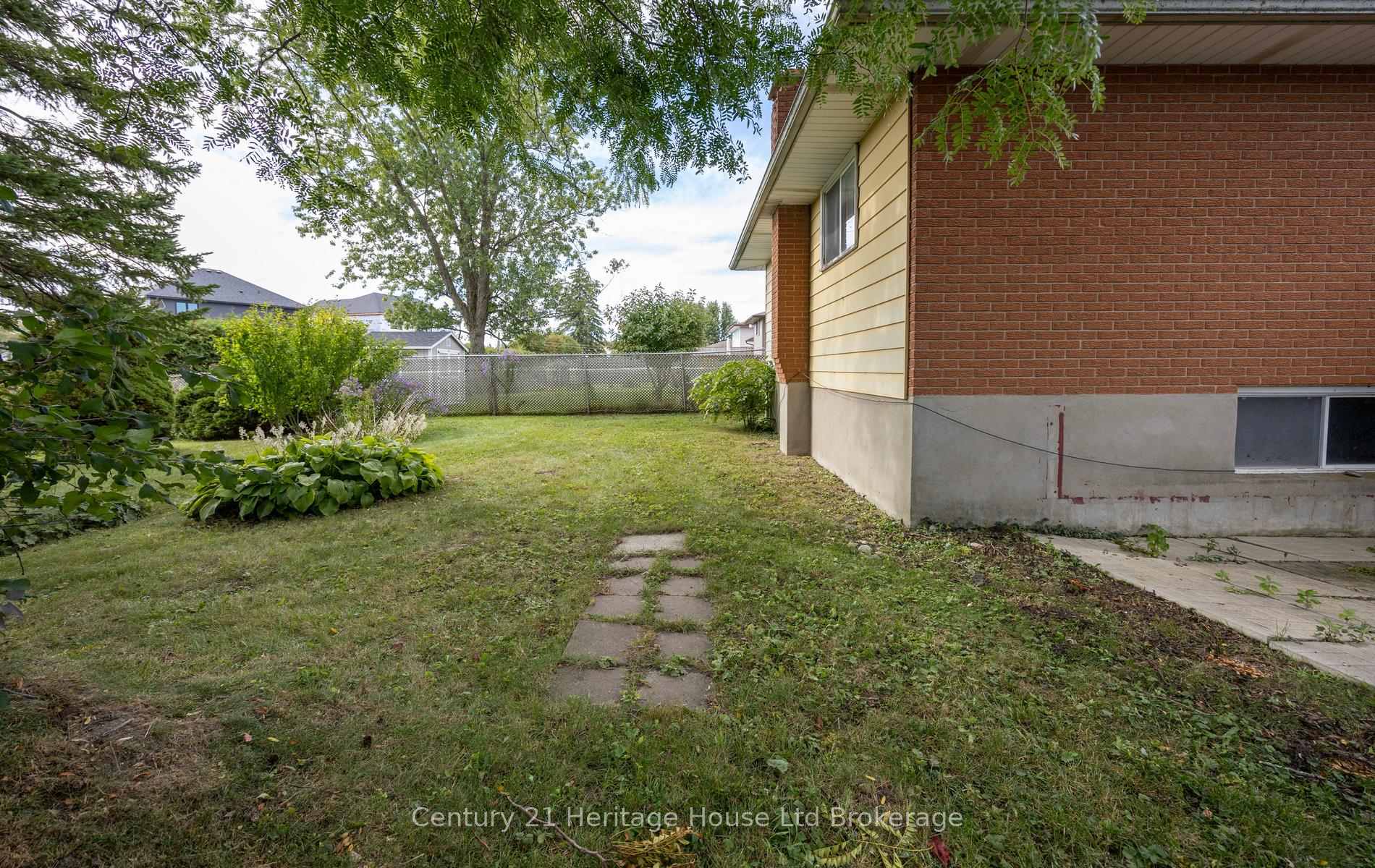 Photo 36 of 111 Briarhill Drive, Stratford — HOMEH
