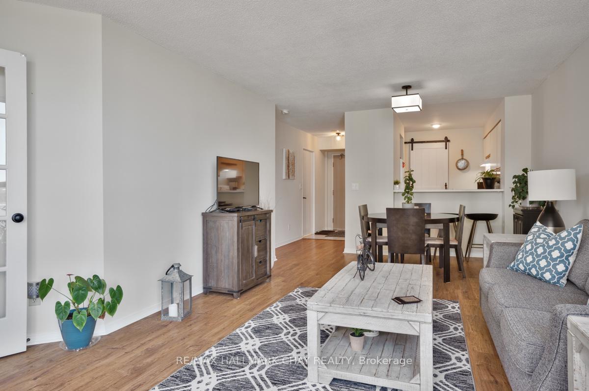 Photo 10 of Unit 1104, 150 Dunlop Street E, Barrie, City Centre — HOMEH