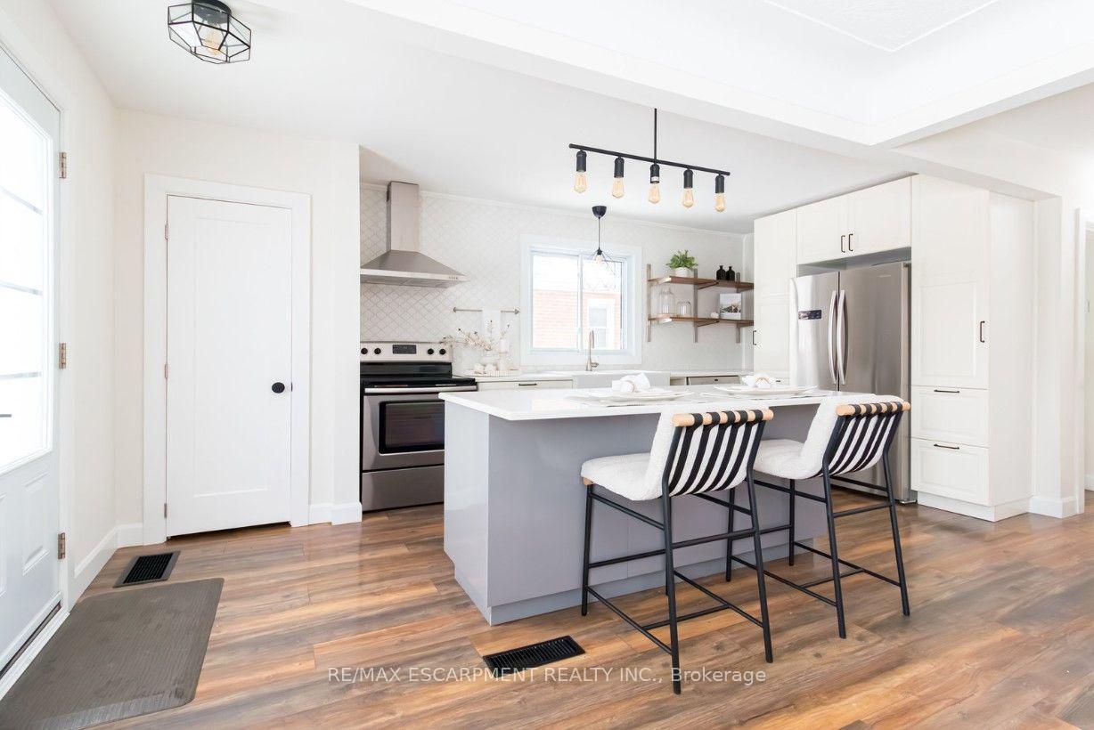 Photo 6 of Unit Upper, 374 East 16th Street, Hamilton, Hill Park — HOMEH