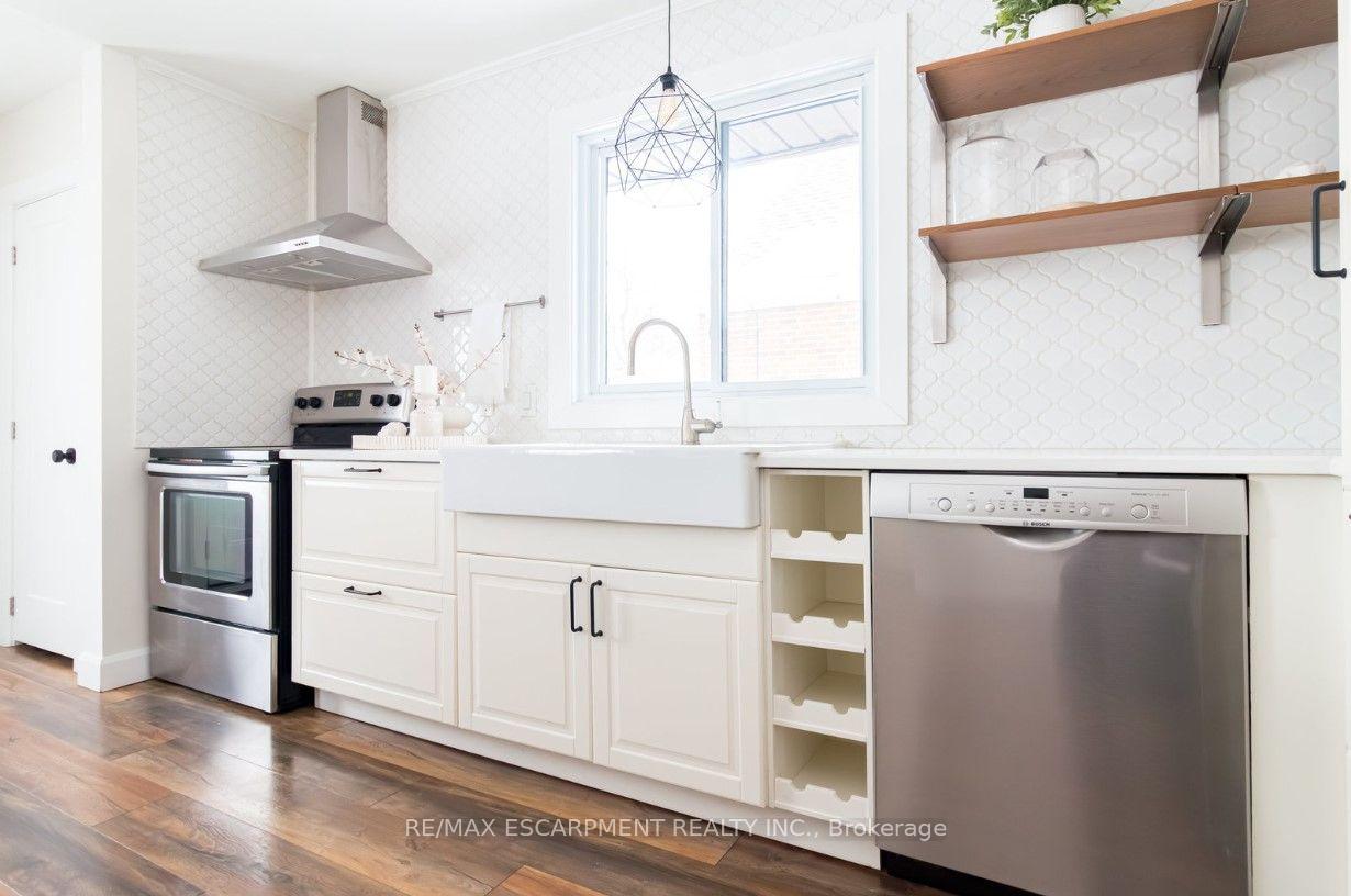 Photo 8 of Unit Upper, 374 East 16th Street, Hamilton, Hill Park — HOMEH