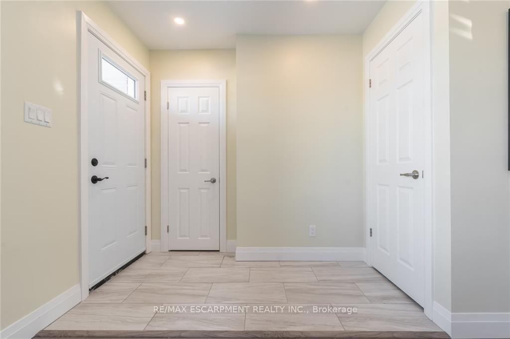 Photo 3 of 58 Sandalwood Avenue, Hamilton, Huntington — HOMEH