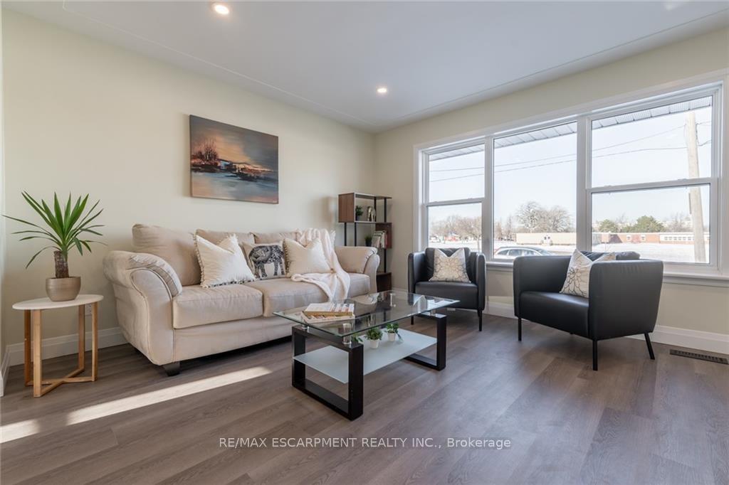 Photo 5 of 58 Sandalwood Avenue, Hamilton, Huntington — HOMEH