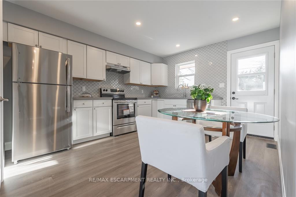 Photo 9 of 58 Sandalwood Avenue, Hamilton, Huntington — HOMEH