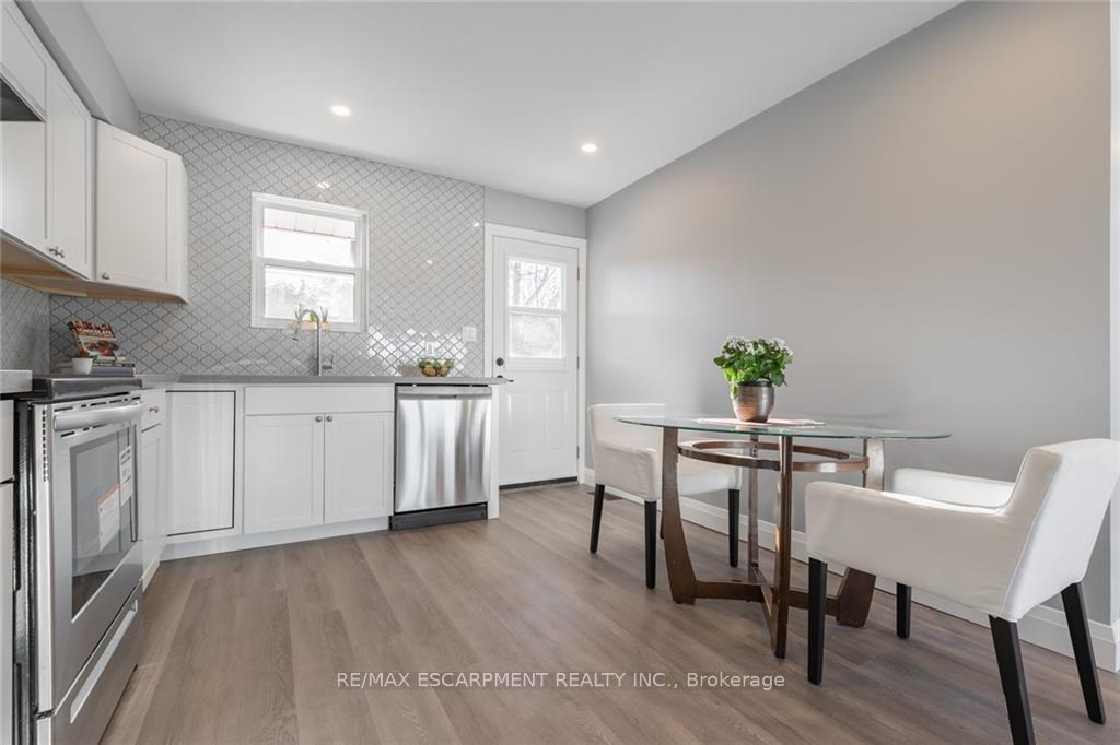 Photo 10 of 58 Sandalwood Avenue, Hamilton, Huntington — HOMEH