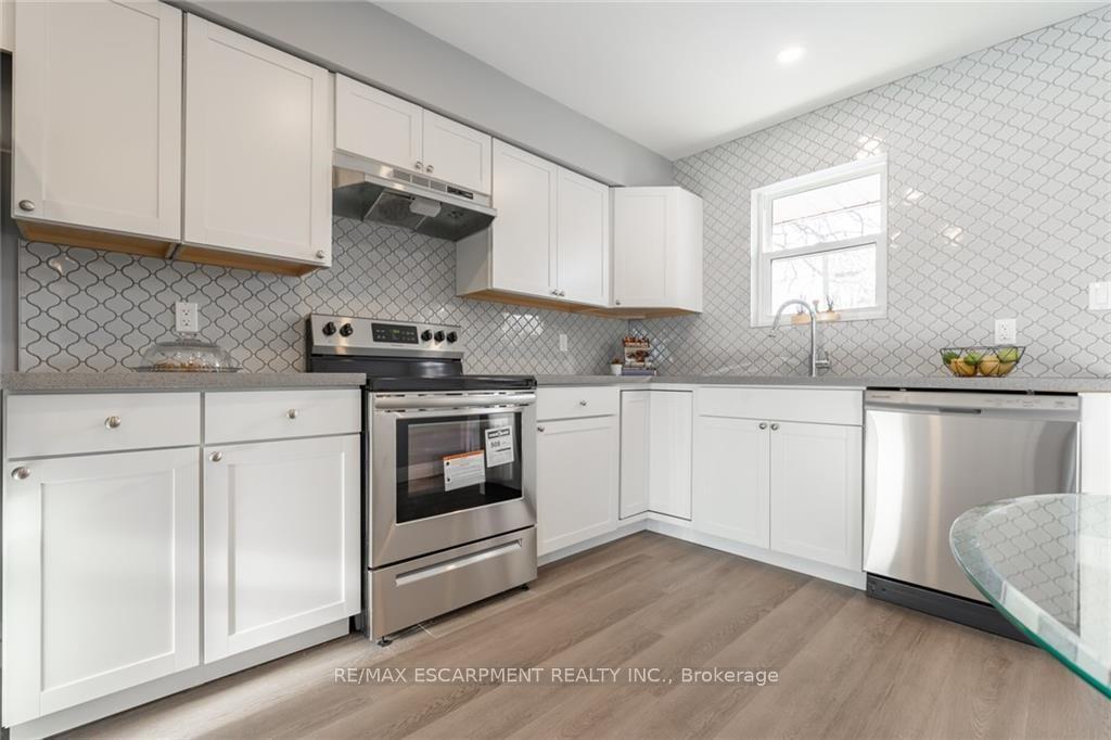 Photo 11 of 58 Sandalwood Avenue, Hamilton, Huntington — HOMEH