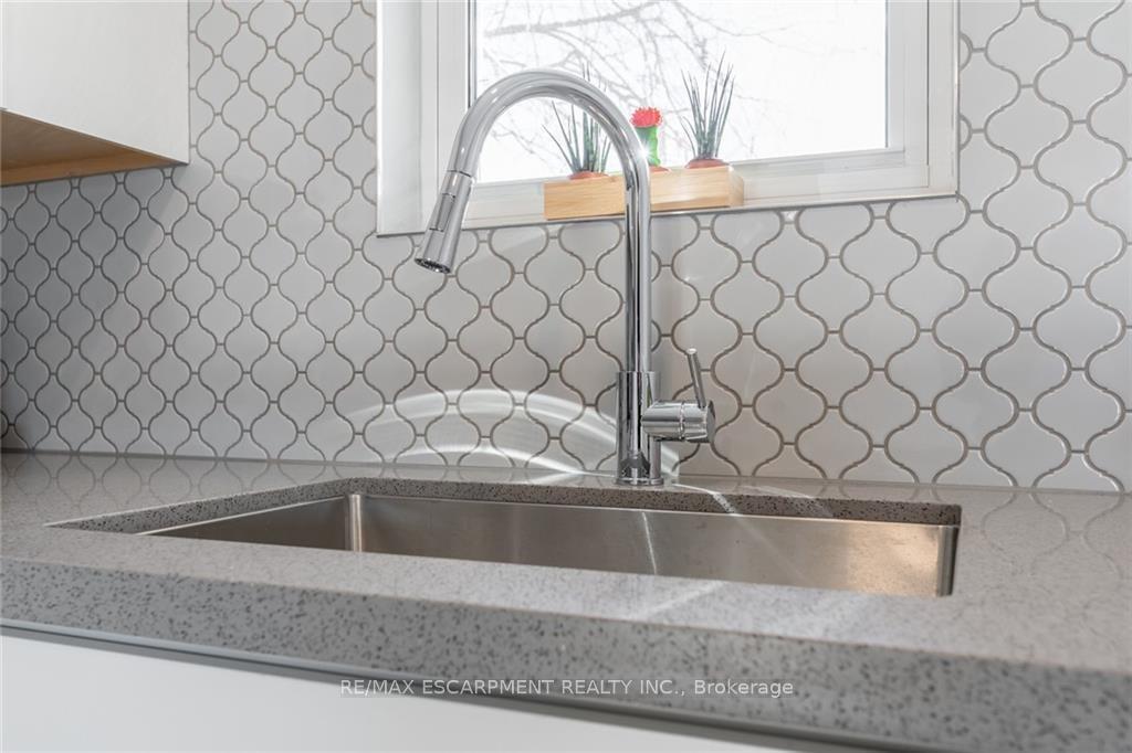 Photo 12 of 58 Sandalwood Avenue, Hamilton, Huntington — HOMEH