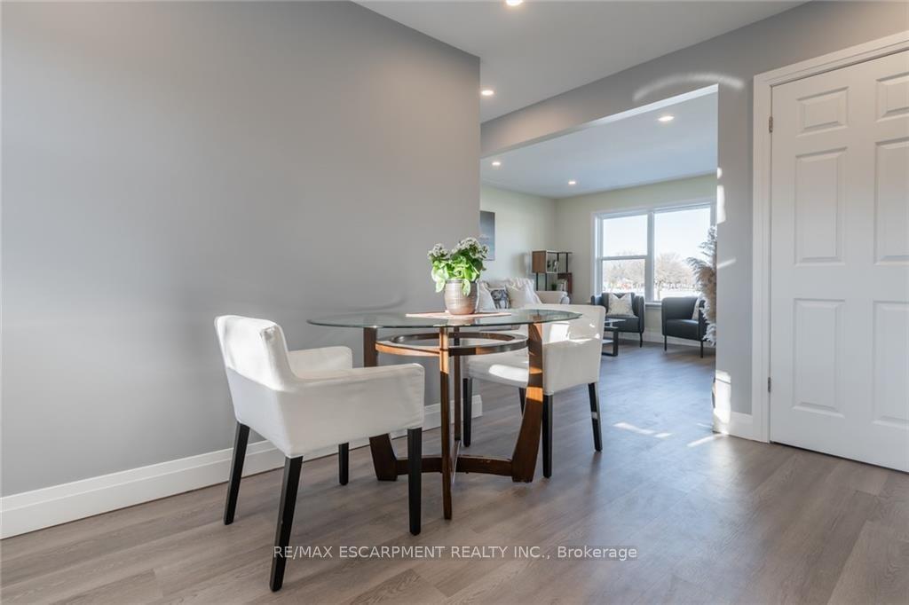 Photo 14 of 58 Sandalwood Avenue, Hamilton, Huntington — HOMEH