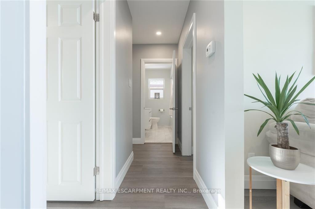 Photo 16 of 58 Sandalwood Avenue, Hamilton, Huntington — HOMEH