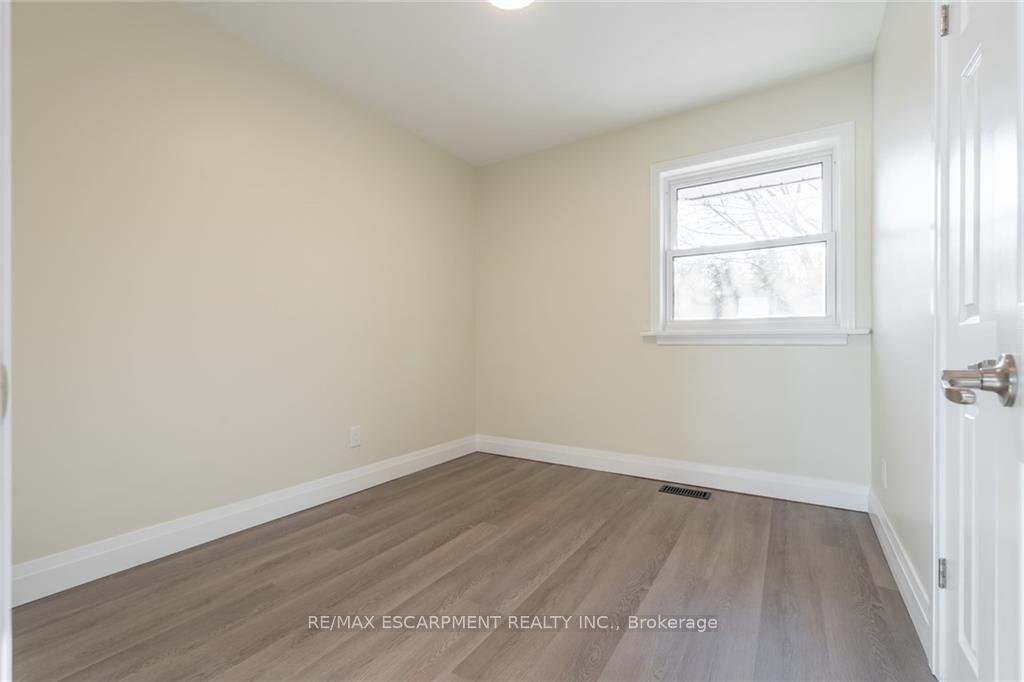 Photo 17 of 58 Sandalwood Avenue, Hamilton, Huntington — HOMEH