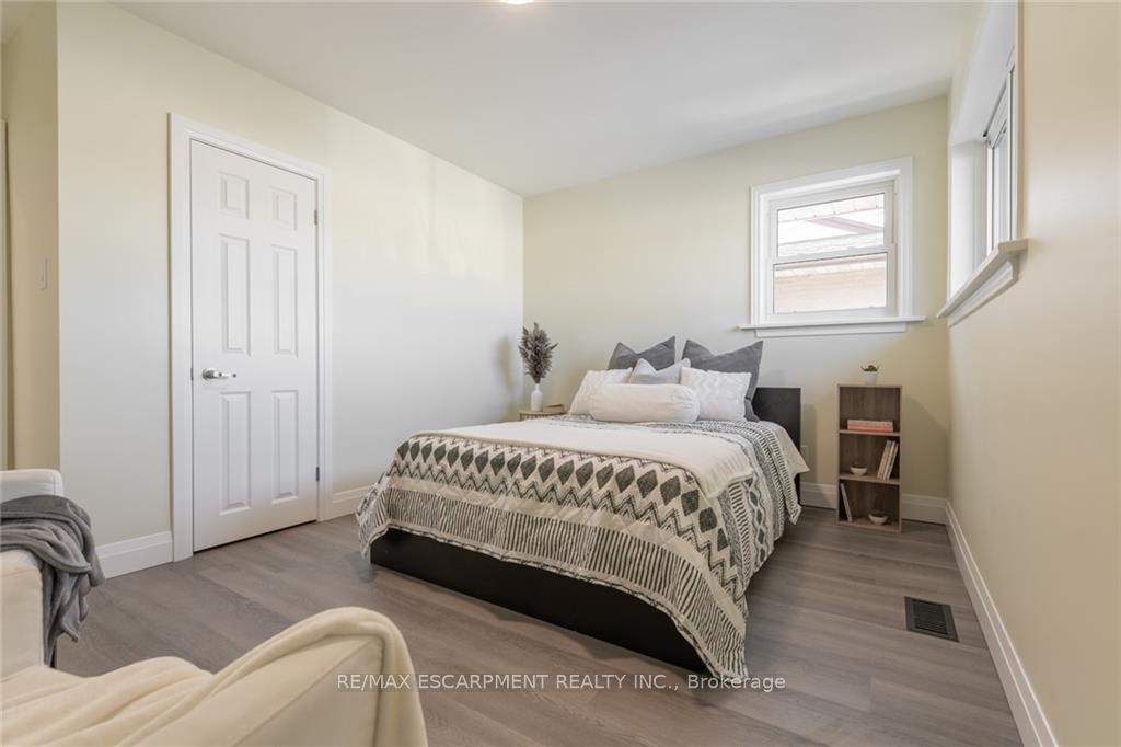 Photo 20 of 58 Sandalwood Avenue, Hamilton, Huntington — HOMEH