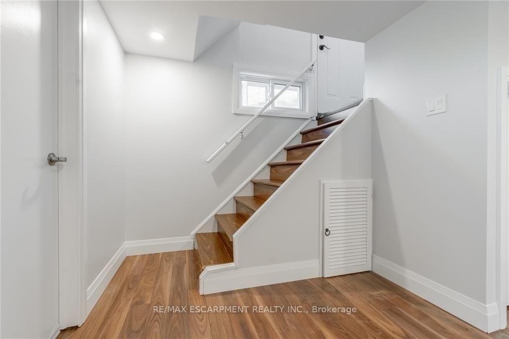 Photo 25 of 58 Sandalwood Avenue, Hamilton, Huntington — HOMEH