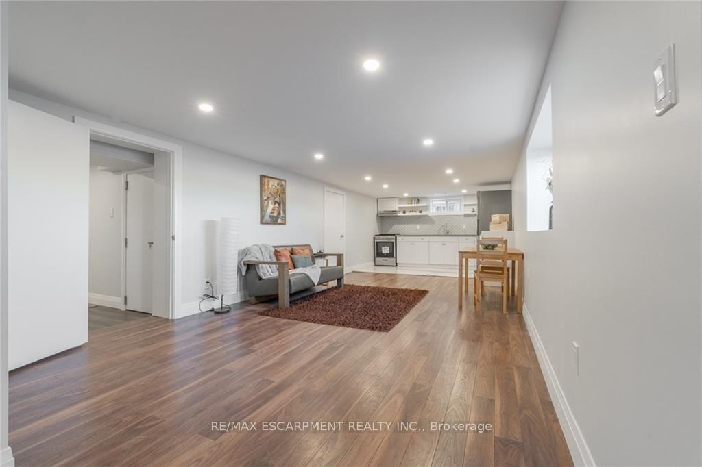 Photo 26 of 58 Sandalwood Avenue, Hamilton, Huntington — HOMEH