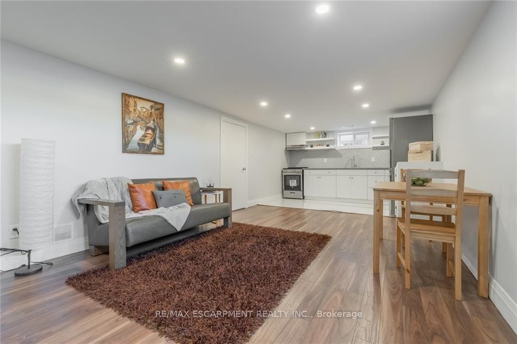 Photo 27 of 58 Sandalwood Avenue, Hamilton, Huntington — HOMEH