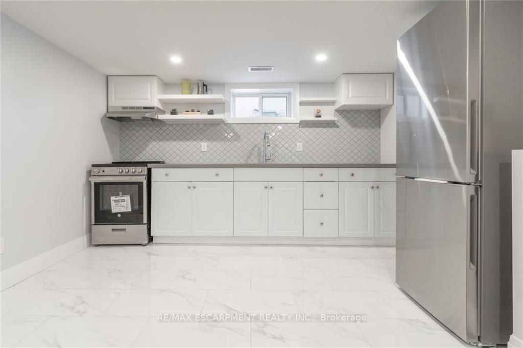 Photo 29 of 58 Sandalwood Avenue, Hamilton, Huntington — HOMEH