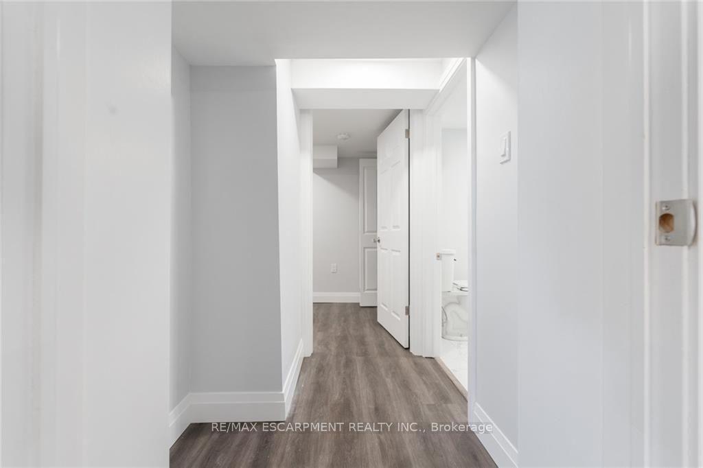 Photo 32 of 58 Sandalwood Avenue, Hamilton, Huntington — HOMEH