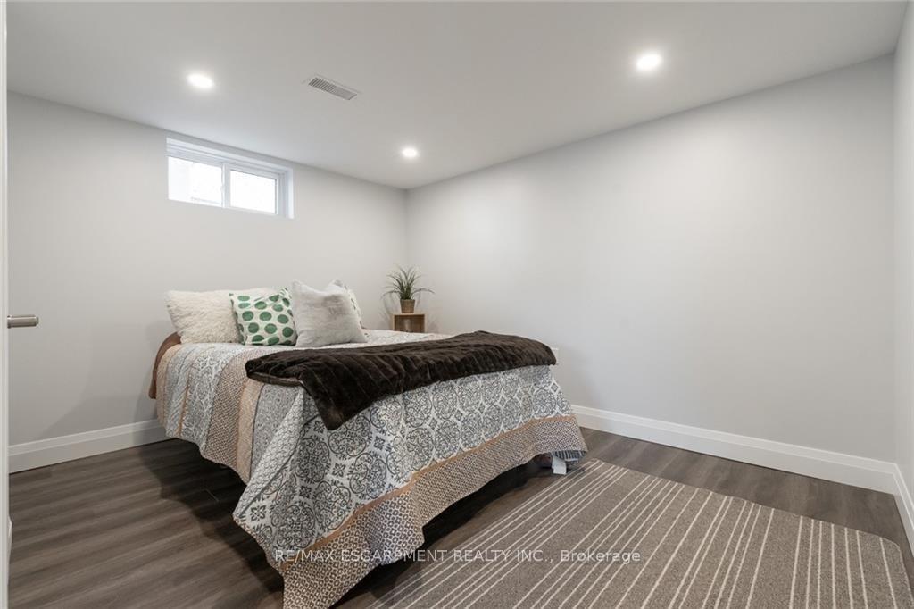 Photo 36 of 58 Sandalwood Avenue, Hamilton, Huntington — HOMEH