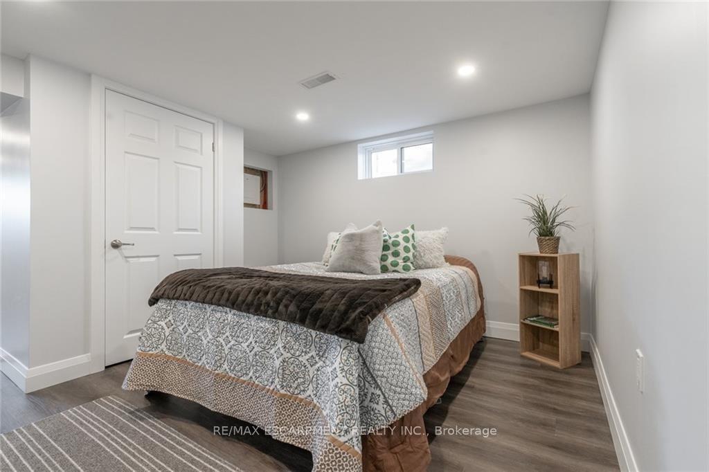 Photo 37 of 58 Sandalwood Avenue, Hamilton, Huntington — HOMEH