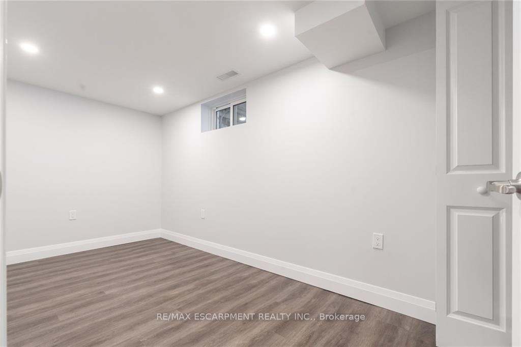 Photo 38 of 58 Sandalwood Avenue, Hamilton, Huntington — HOMEH