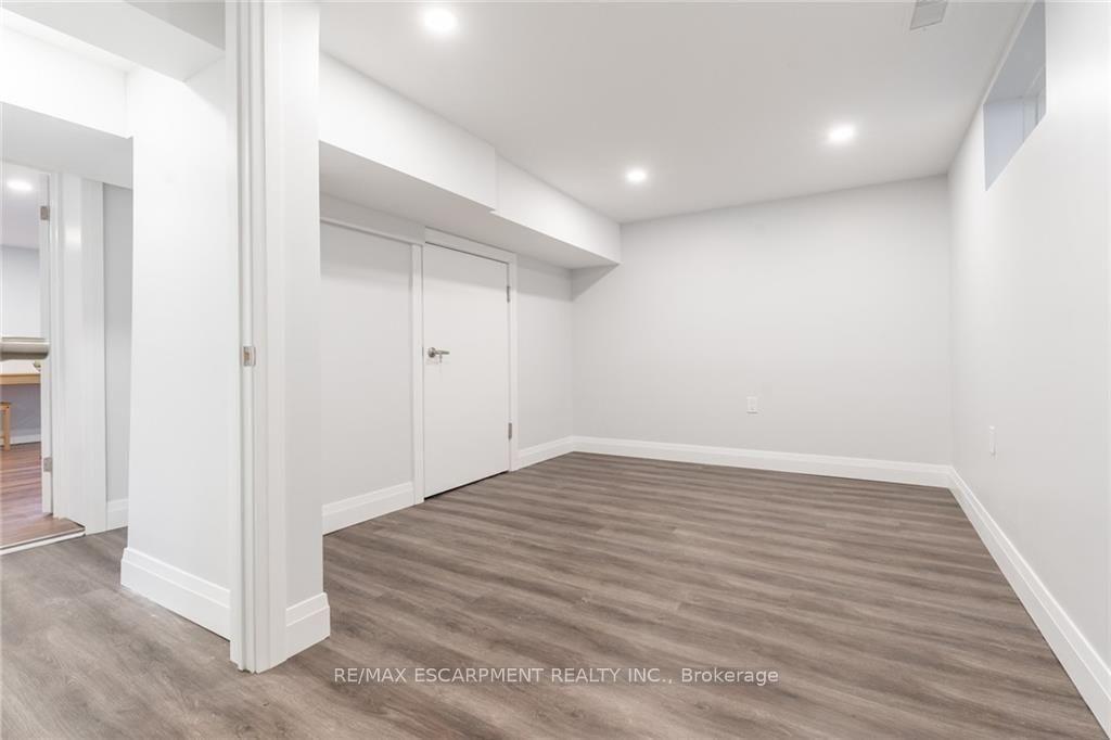 Photo 39 of 58 Sandalwood Avenue, Hamilton, Huntington — HOMEH