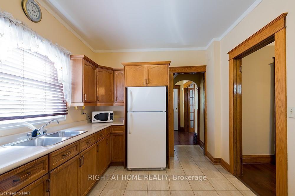 Photo 5 of 5266 Heywood Avenue, Niagara Falls, Cherrywood — HOMEH