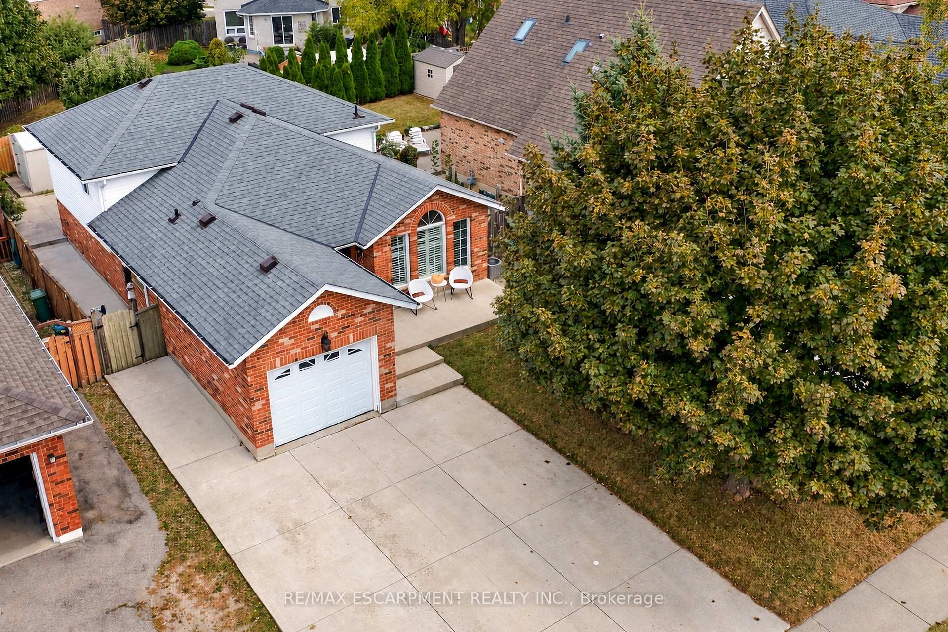 Photo 3 of 776 Acadia Drive, Hamilton, Rushdale — HOMEH