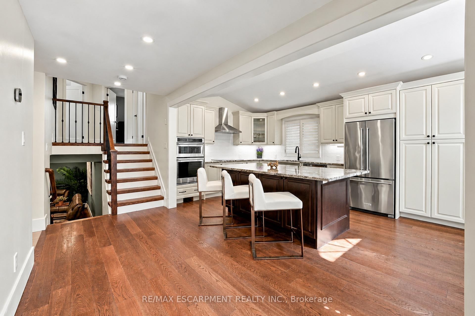 Photo 4 of 776 Acadia Drive, Hamilton, Rushdale — HOMEH