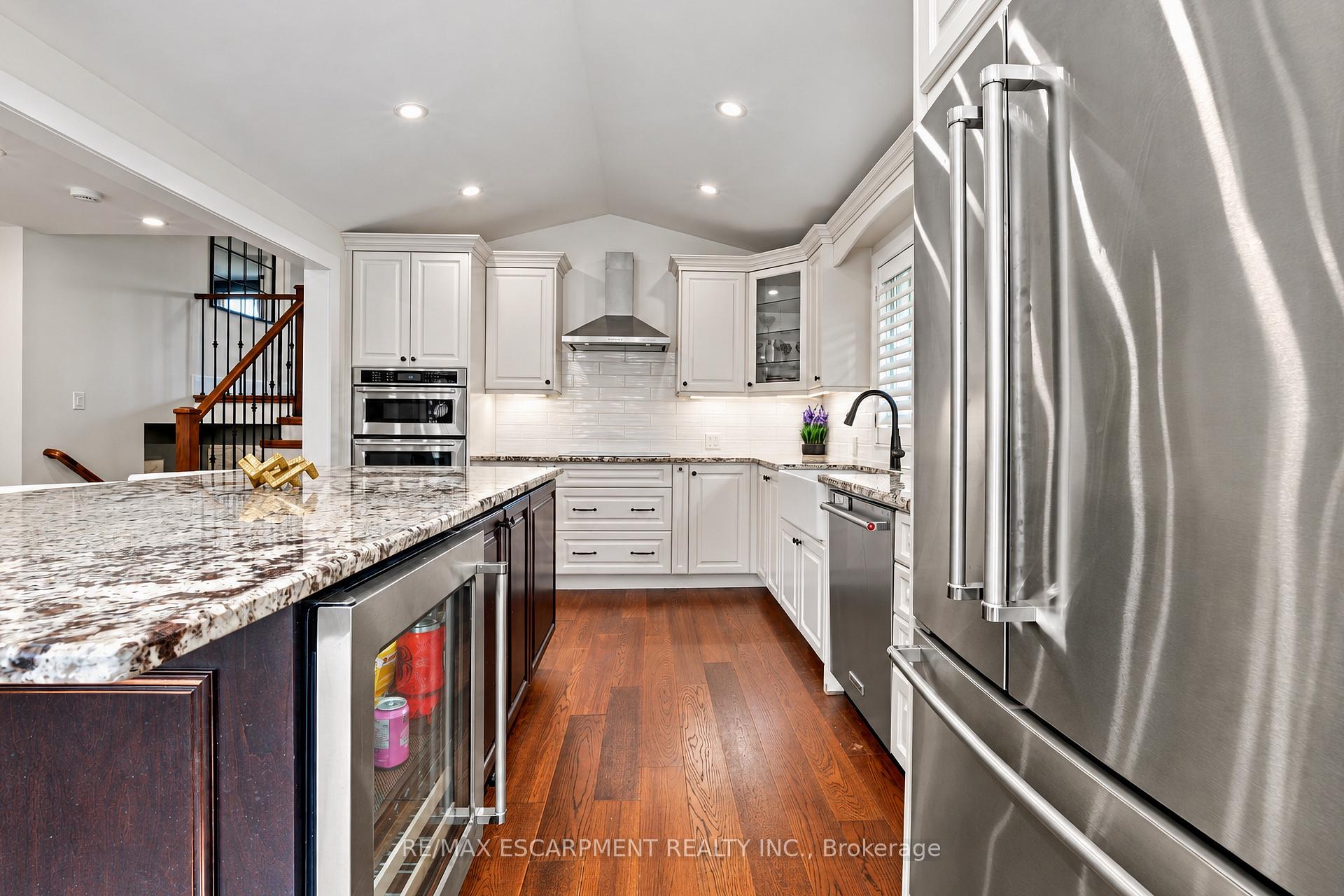 Photo 5 of 776 Acadia Drive, Hamilton, Rushdale — HOMEH