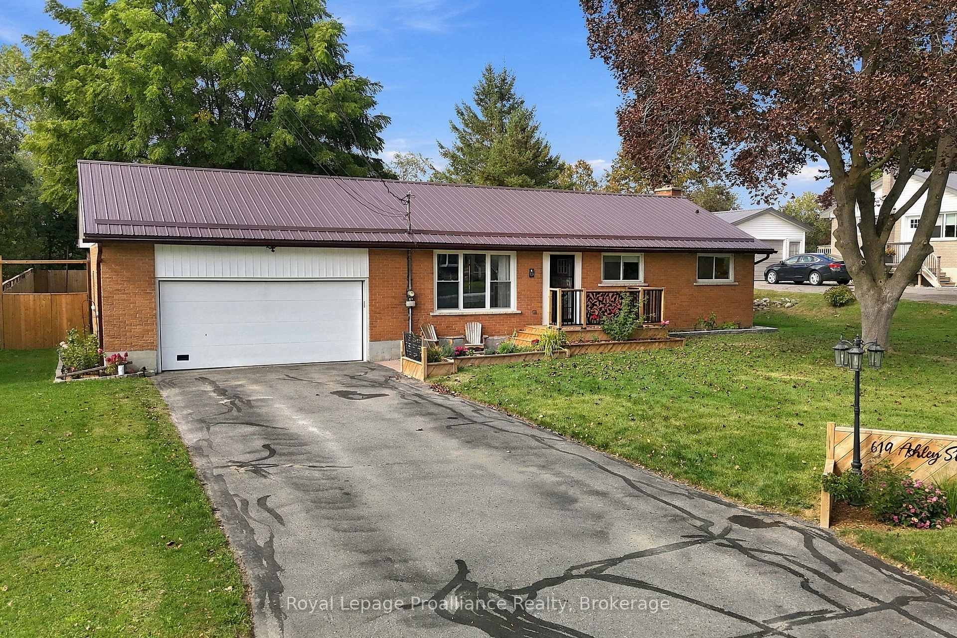 Photo 2 of 619 Ashley Street, Belleville, Belleville Ward — HOMEH