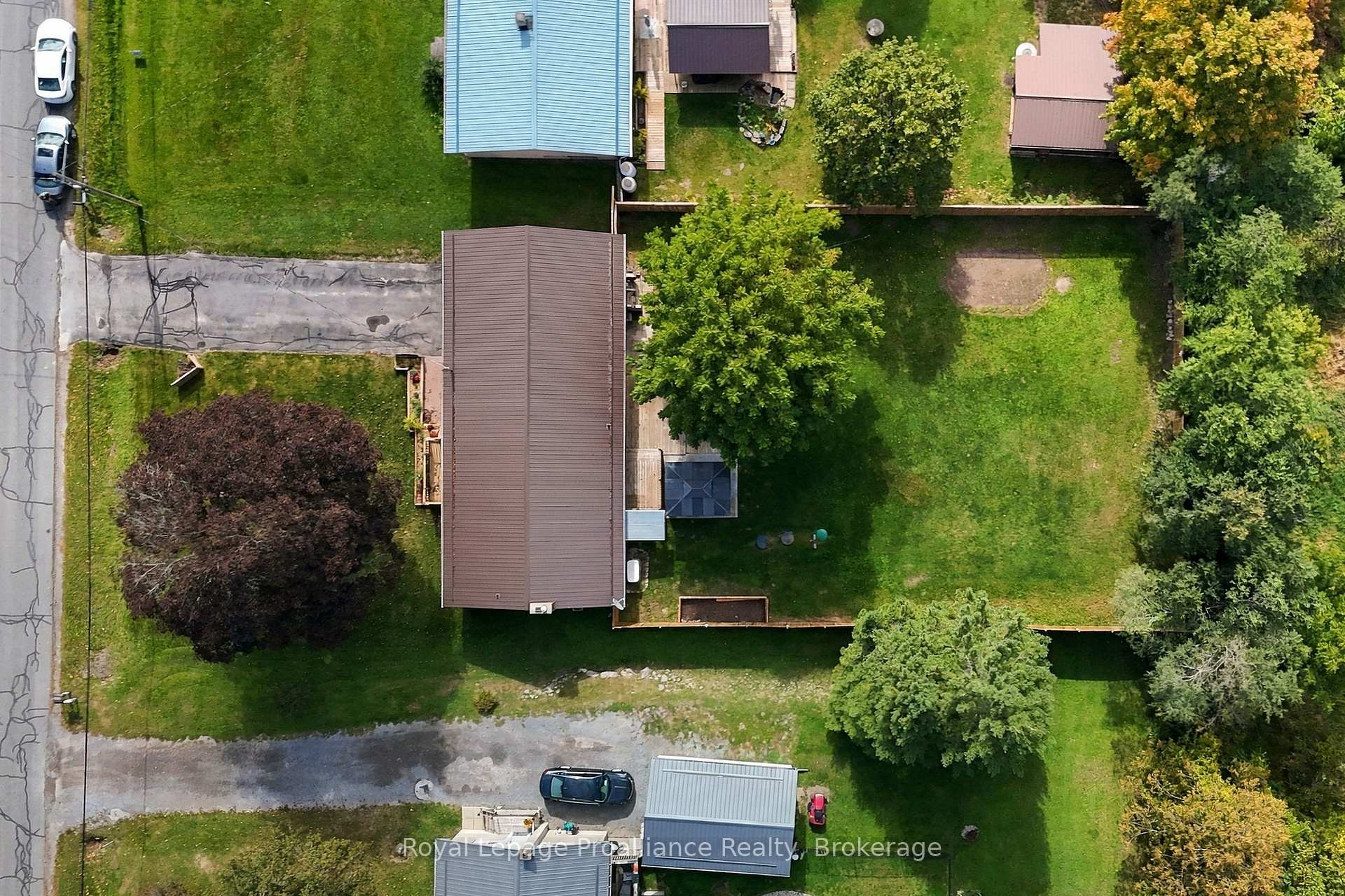 Photo 4 of 619 Ashley Street, Belleville, Belleville Ward — HOMEH