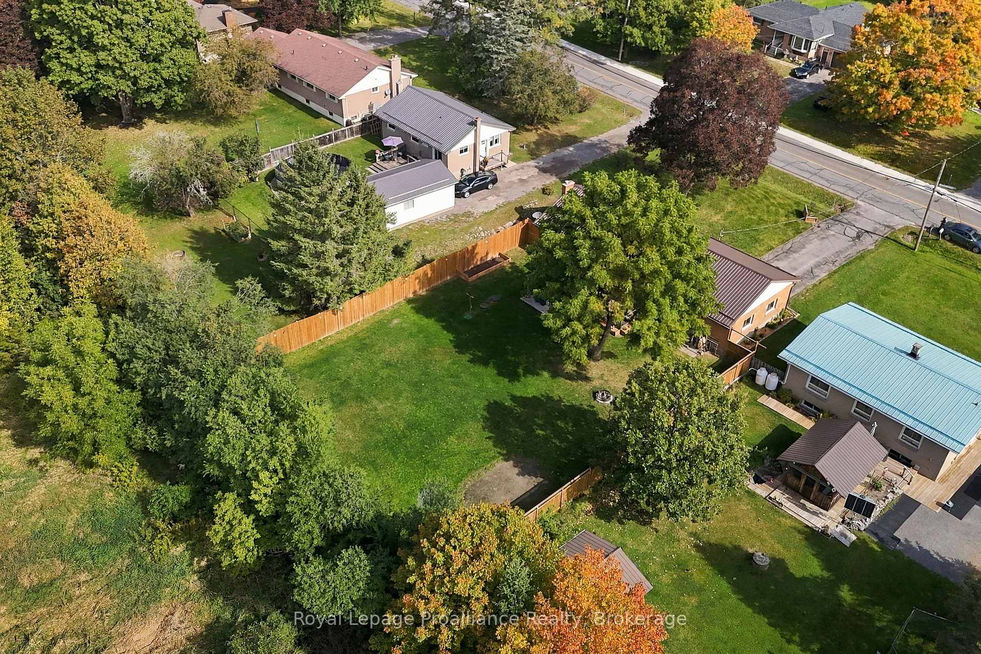 Photo 6 of 619 Ashley Street, Belleville, Belleville Ward — HOMEH