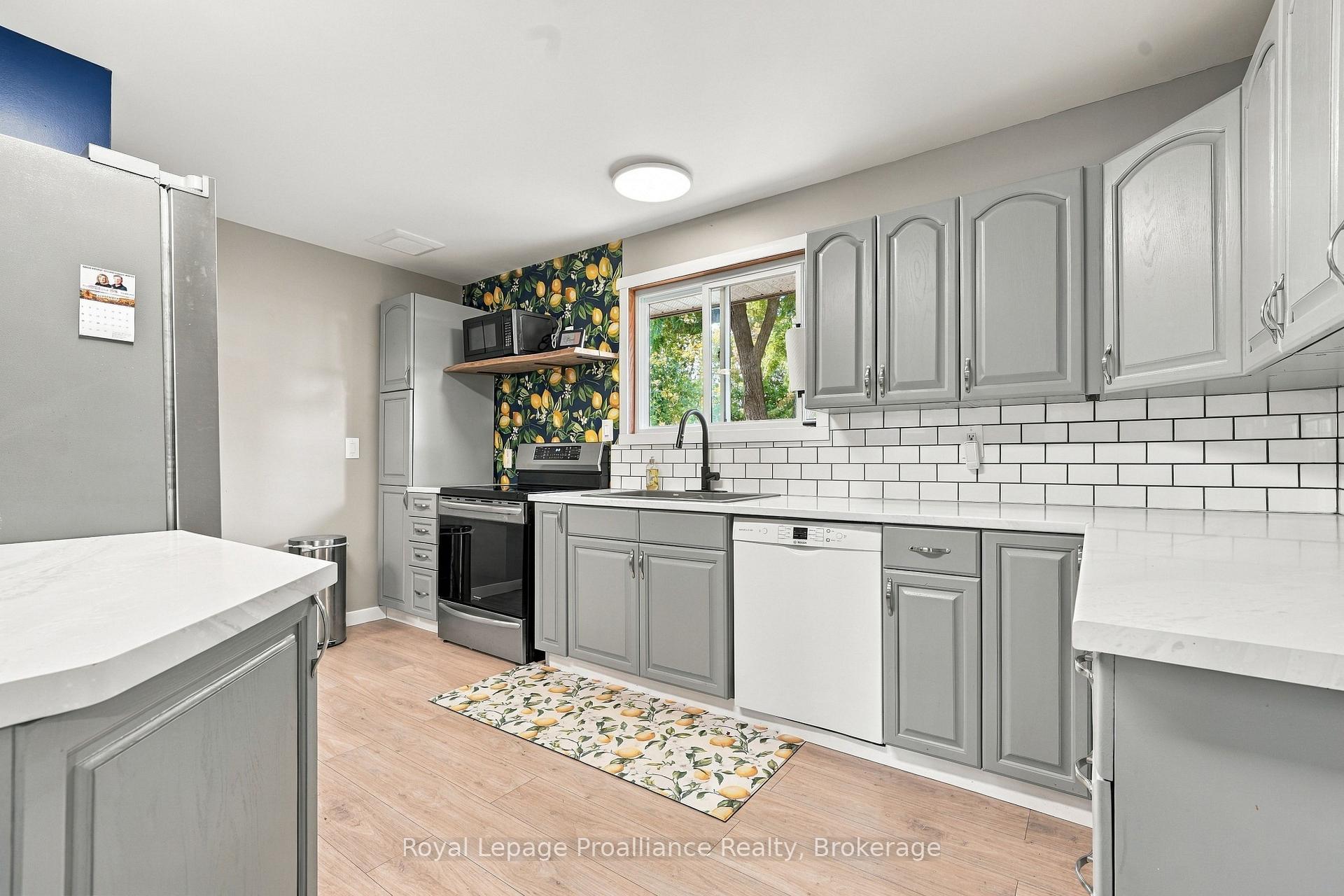 Photo 10 of 619 Ashley Street, Belleville, Belleville Ward — HOMEH