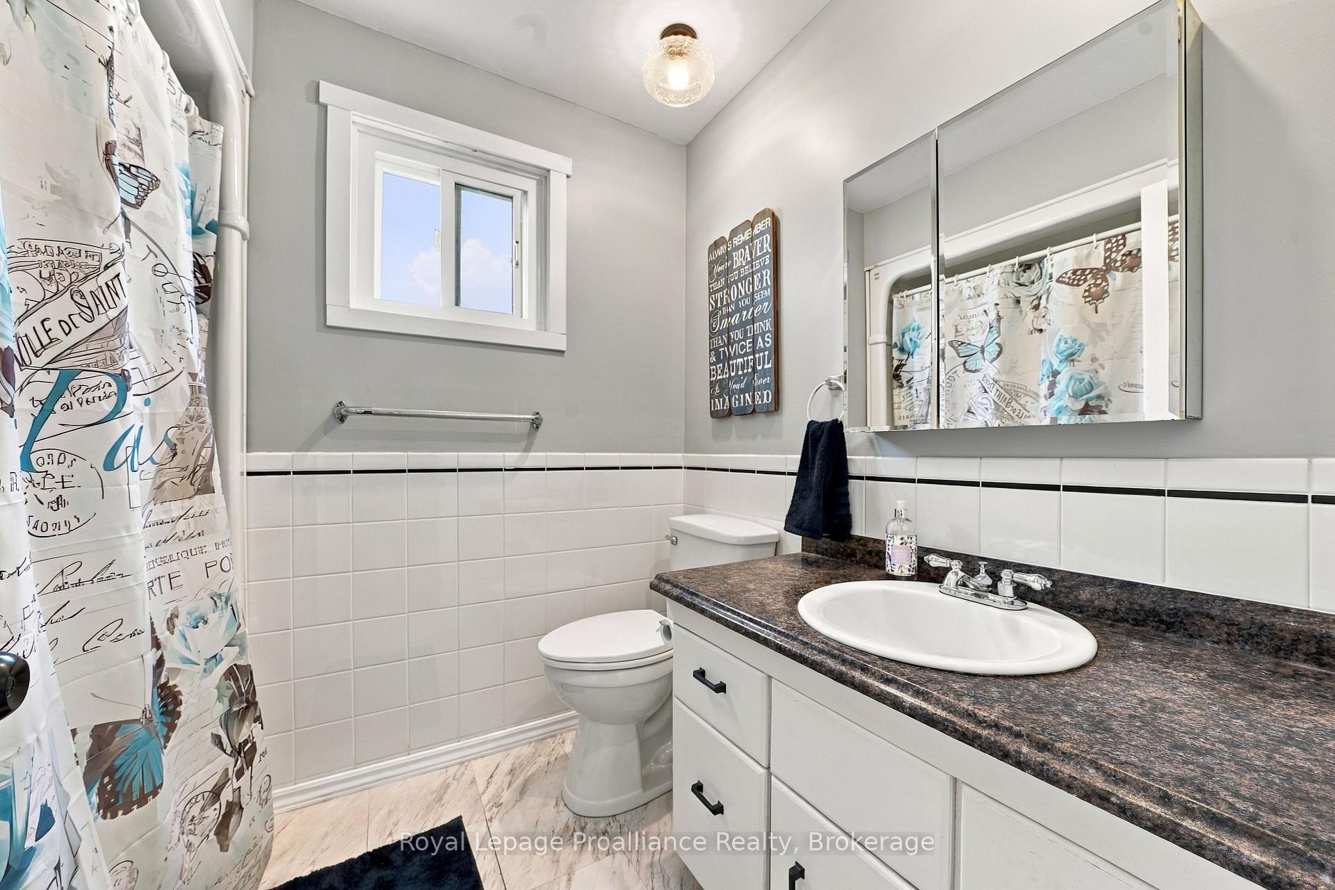 Photo 17 of 619 Ashley Street, Belleville, Belleville Ward — HOMEH