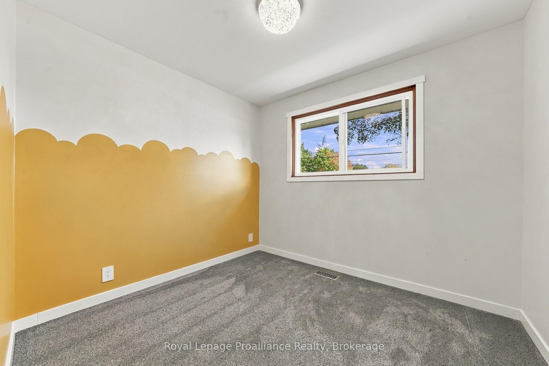 Photo 18 of 619 Ashley Street, Belleville, Belleville Ward — HOMEH