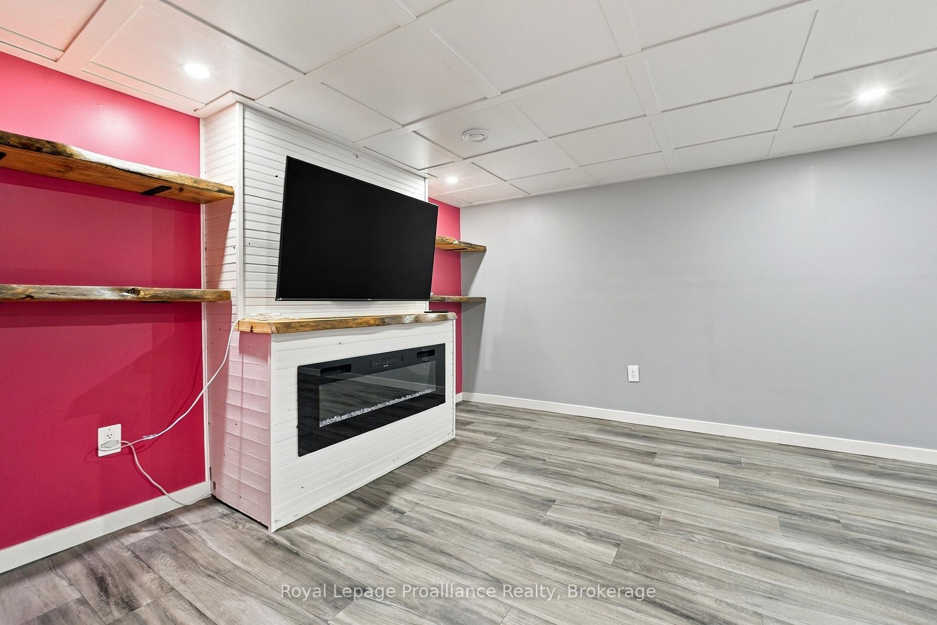 Photo 26 of 619 Ashley Street, Belleville, Belleville Ward — HOMEH