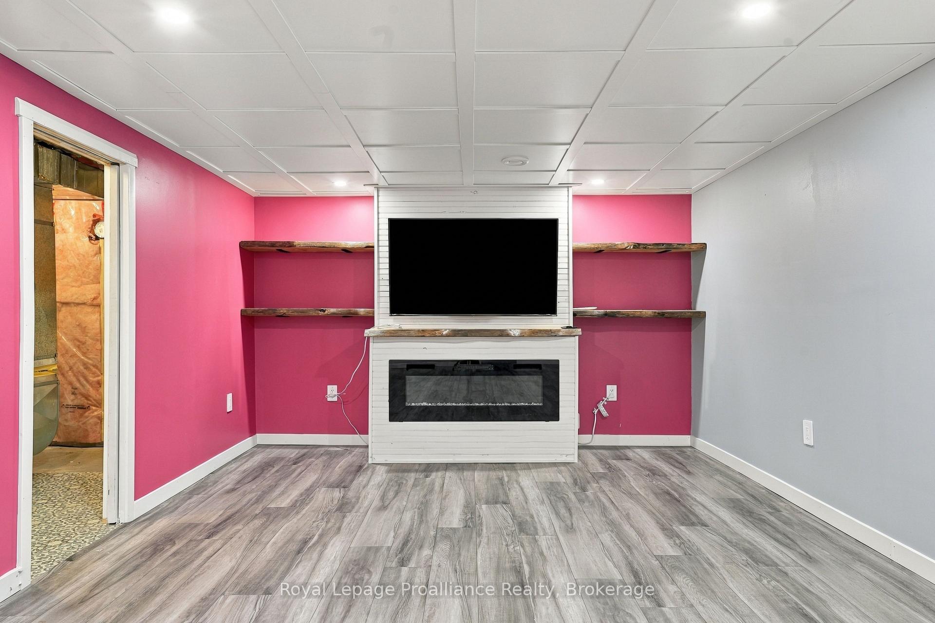 Photo 29 of 619 Ashley Street, Belleville, Belleville Ward — HOMEH