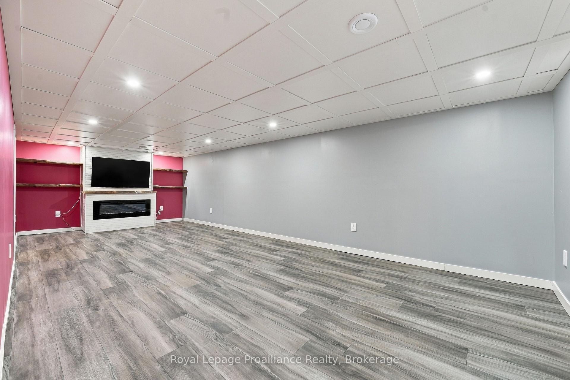 Photo 30 of 619 Ashley Street, Belleville, Belleville Ward — HOMEH