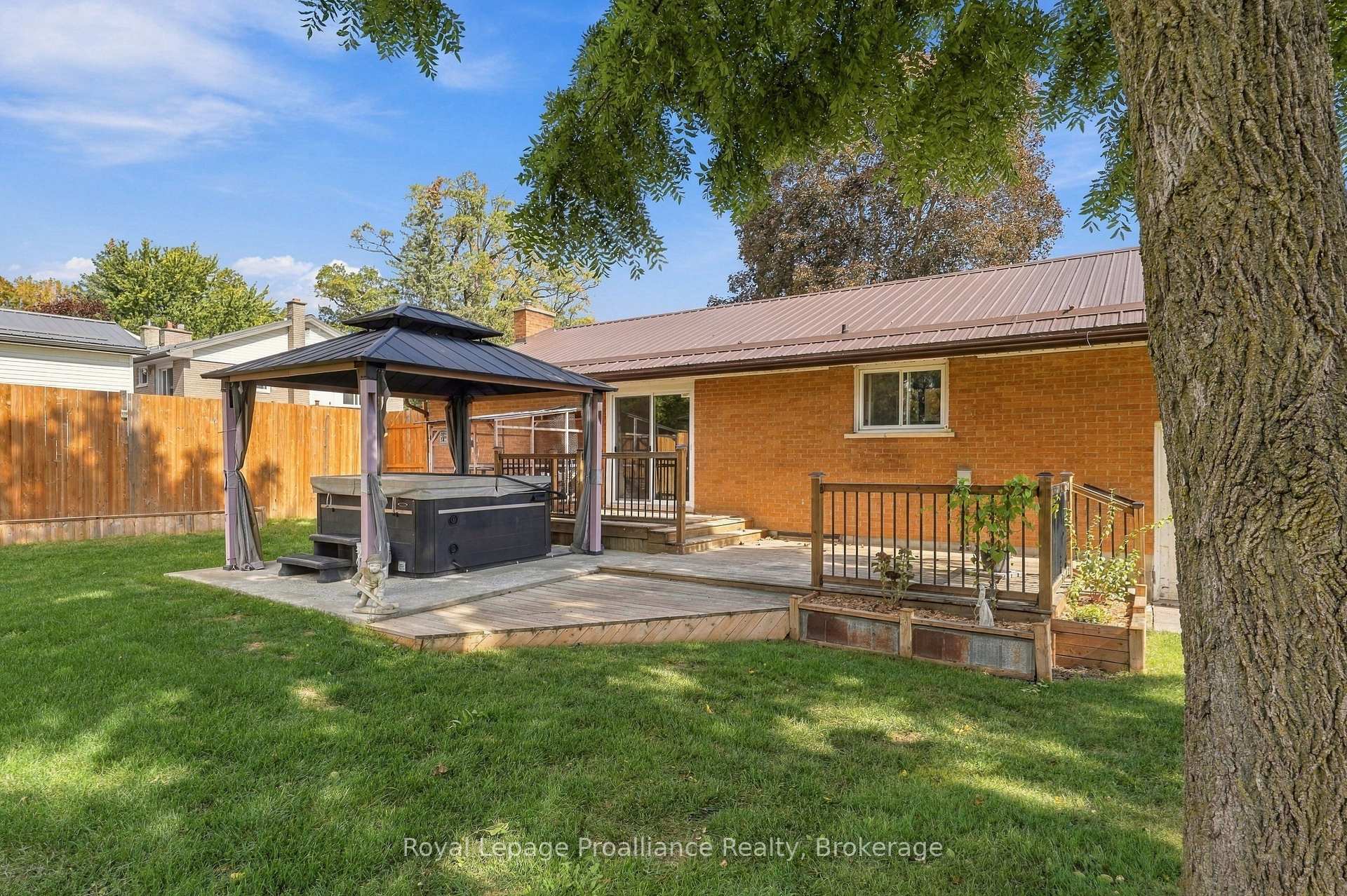 Photo 36 of 619 Ashley Street, Belleville, Belleville Ward — HOMEH