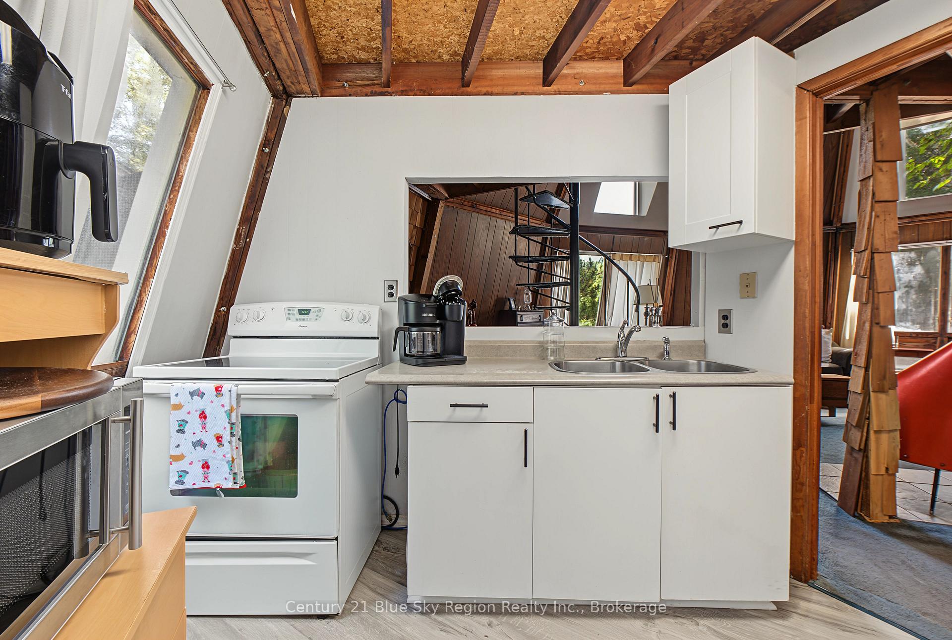 Photo 20 of 861 Pinecreek Road S, Callander — HOMEH