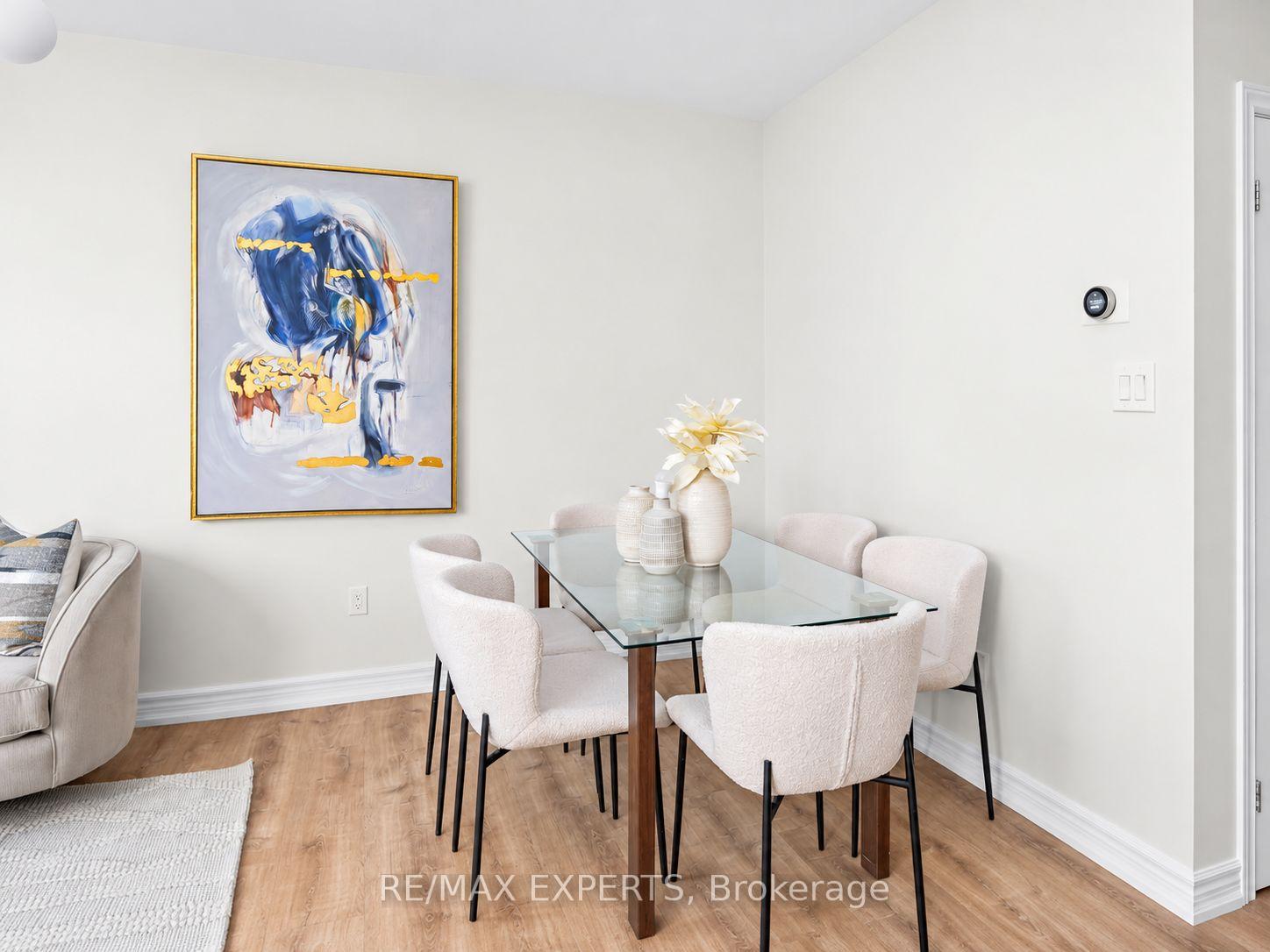 Photo 7 of 40 Pitney Avenue, Richmond Hill, Jefferson — HOMEH