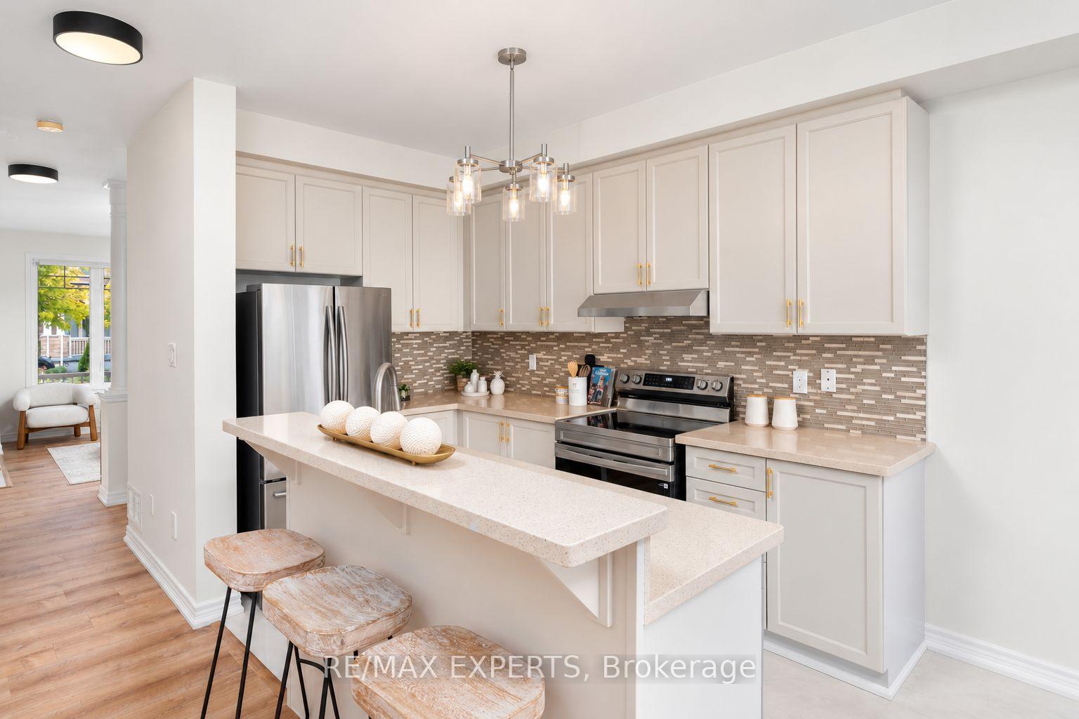 Photo 9 of 40 Pitney Avenue, Richmond Hill, Jefferson — HOMEH