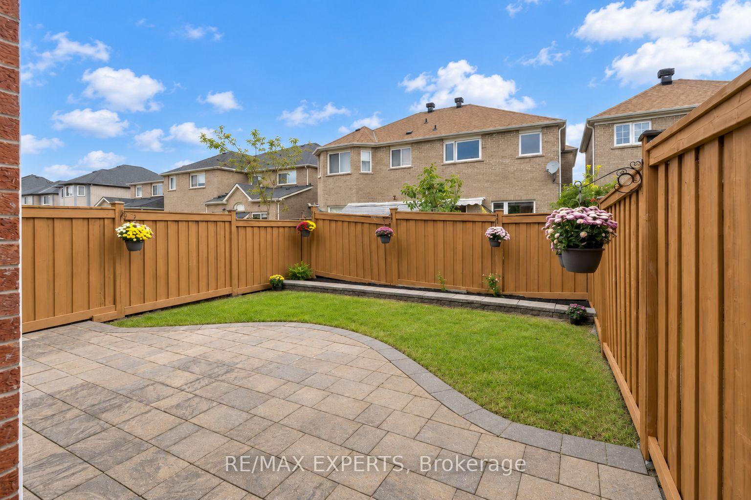 Photo 31 of 40 Pitney Avenue, Richmond Hill, Jefferson — HOMEH