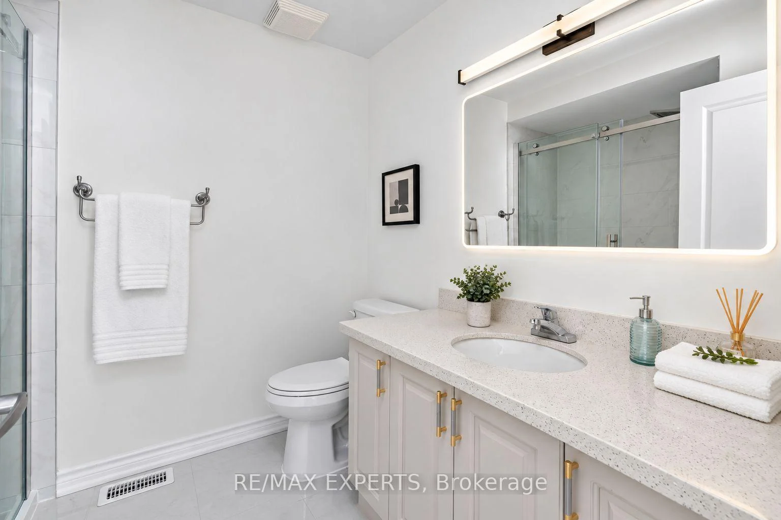 Photo 30 of 40 Pitney Avenue, Richmond Hill, Jefferson — HOMEH