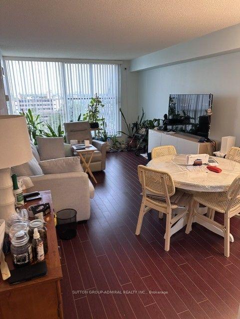 Photo 3 of Unit 809, 2 Neptune Drive, Toronto, Englemount-Lawrence — HOMEH