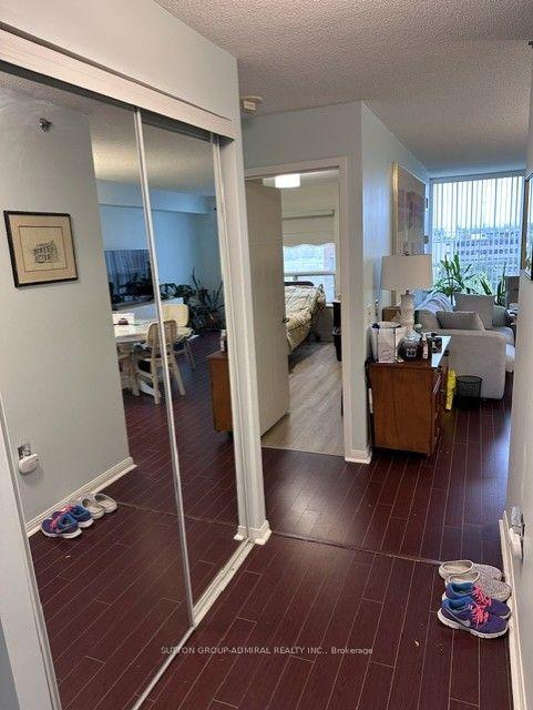 Photo 4 of Unit 809, 2 Neptune Drive, Toronto, Englemount-Lawrence — HOMEH